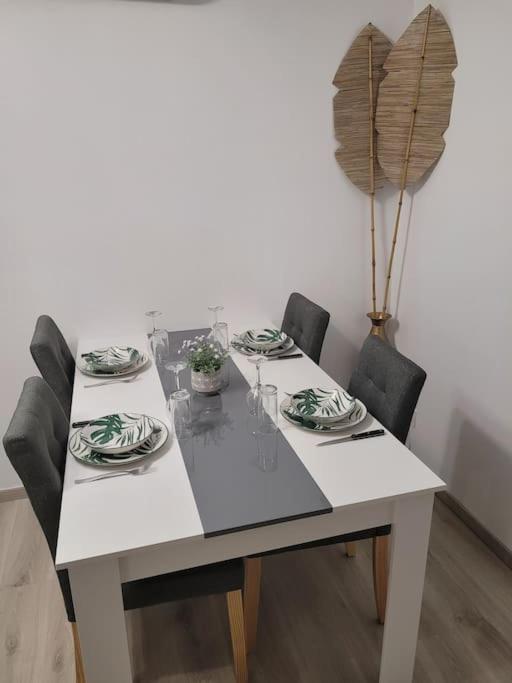 Appartement Tout Equipe En Rez-De-Jardin Entre Gard Et Ardeche Saint-Julien-de-Peyrolas ภายนอก รูปภาพ