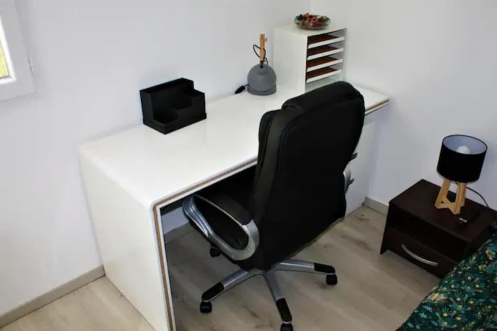 Appartement Tout Equipe En Rez-De-Jardin Entre Gard Et Ardeche Saint-Julien-de-Peyrolas ภายนอก รูปภาพ